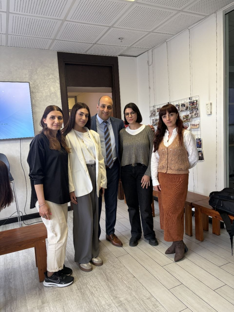 photo_5357223763730179280_y