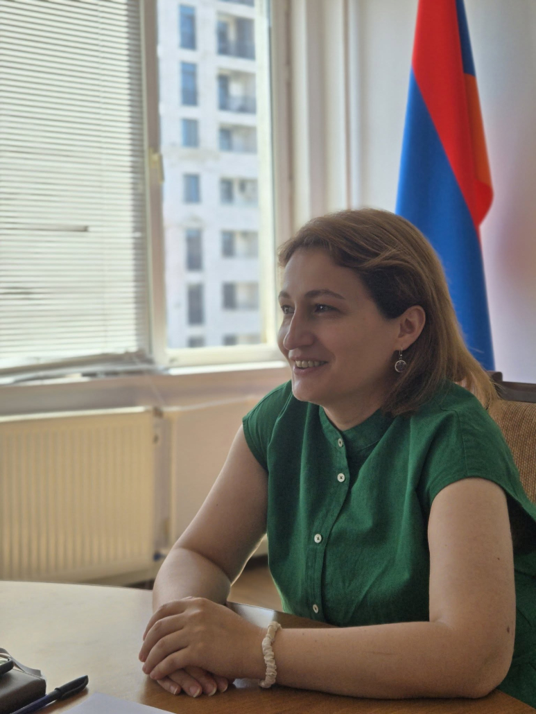 եռ